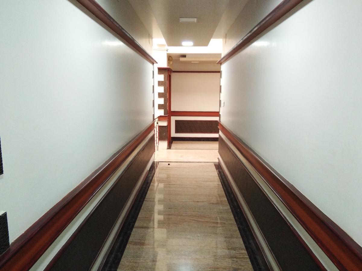 Sarkar Palace Уті Екстер'єр фото