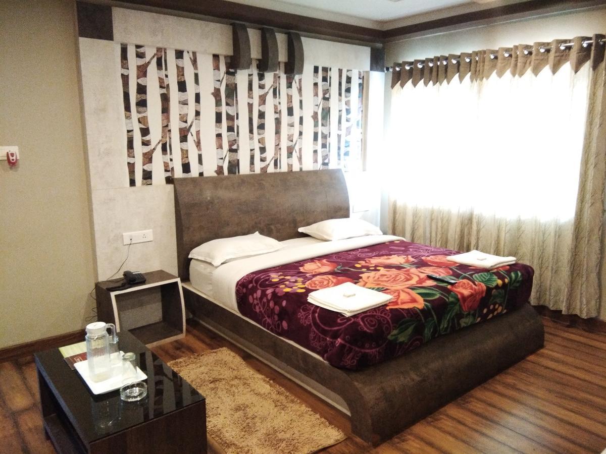 Sarkar Palace Уті Екстер'єр фото