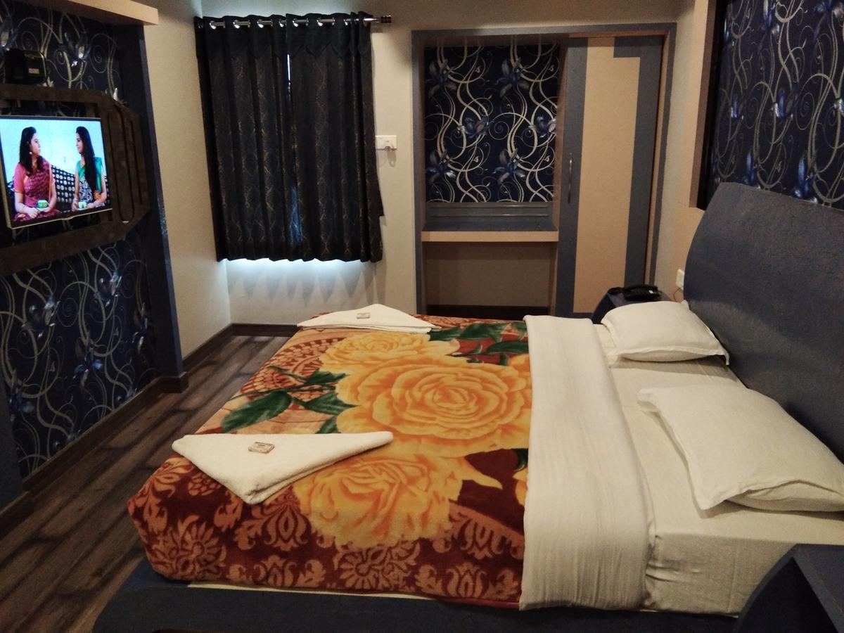Sarkar Palace Уті Екстер'єр фото