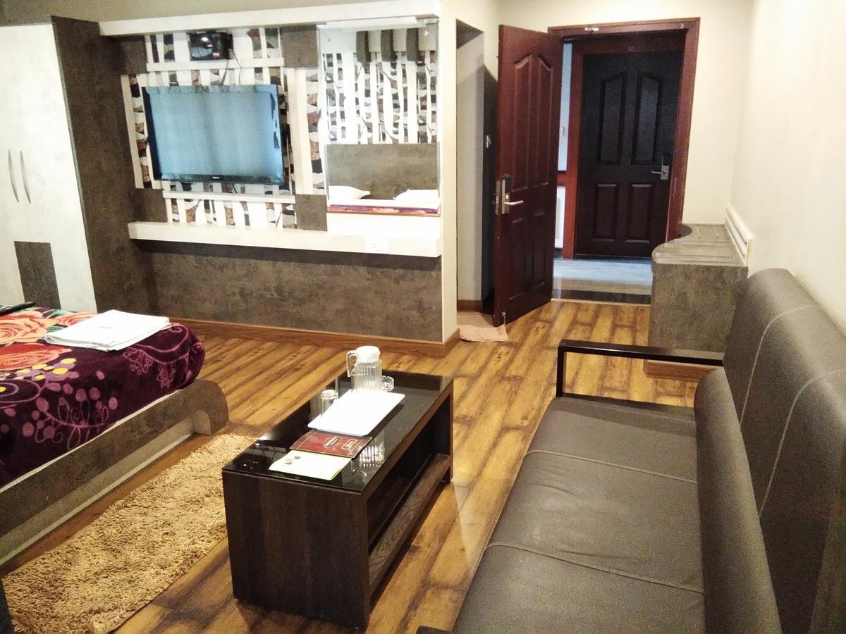 Sarkar Palace Уті Екстер'єр фото